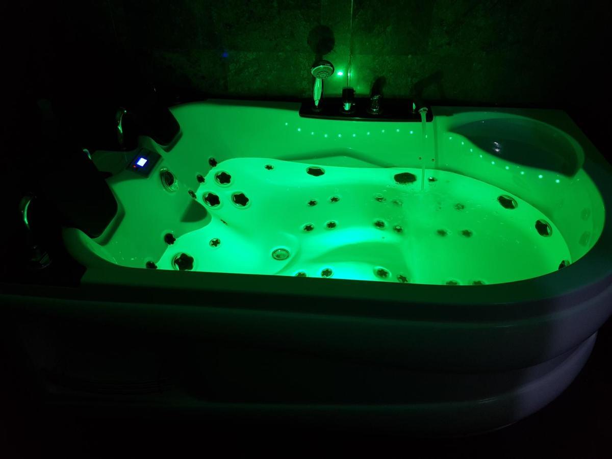 Lights Spa National Arena Mega Mall Monza Bukarest Exterior foto